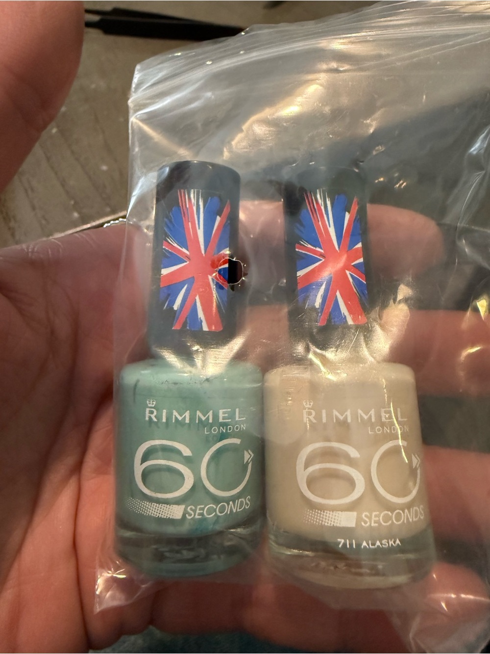Rimmel London 60 Seconds Nail Polish Duo Pastel Mint & Alaska White Y2K